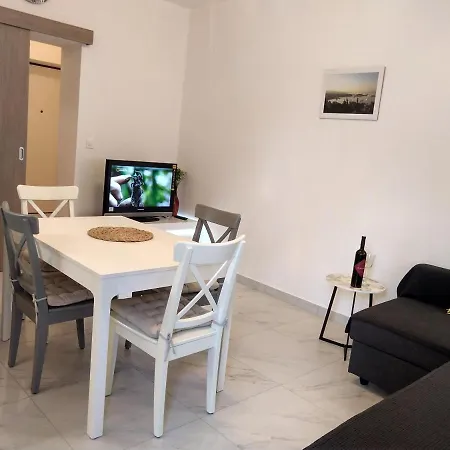 Joia Near Bacvice With Balcony & Parking *